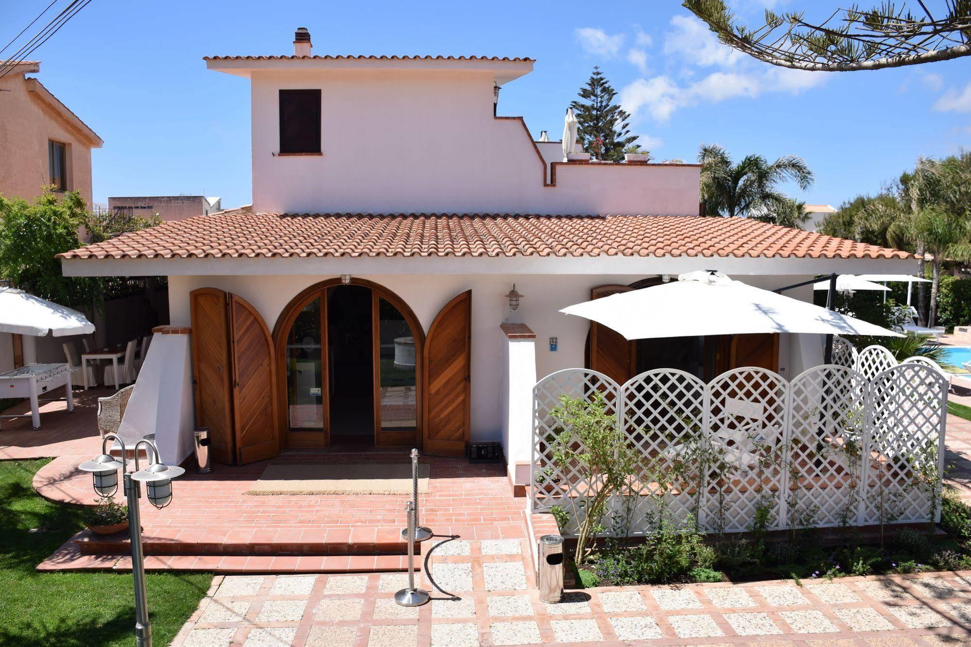 Blanche Dimora Di Charme Bed & Breakfast 3*